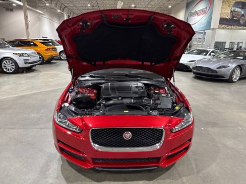 Used 2018 Jaguar XE Premium image 16