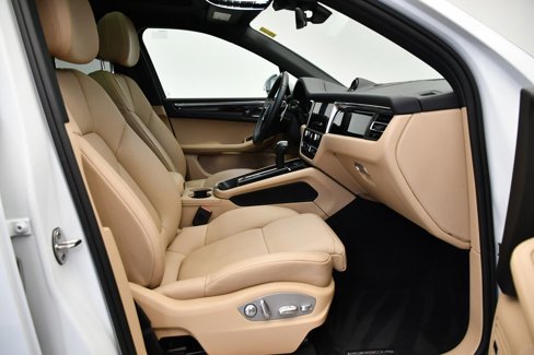 Used 2025 Porsche Macan image 49