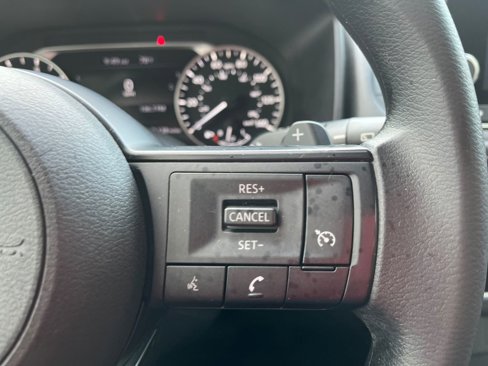 Used 2022 Nissan Rogue S image 17