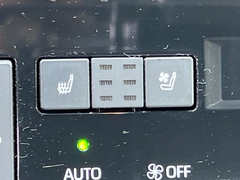 Used 2019 Toyota Avalon Limited image 32
