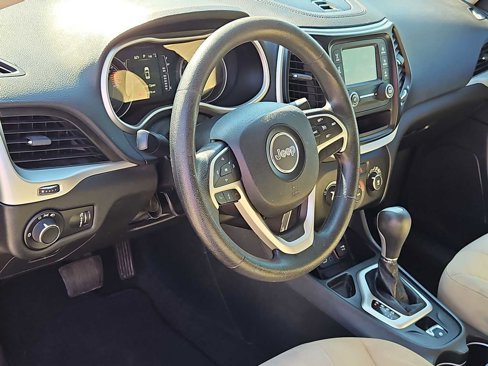 Used 2016 Jeep Cherokee Sport image 10