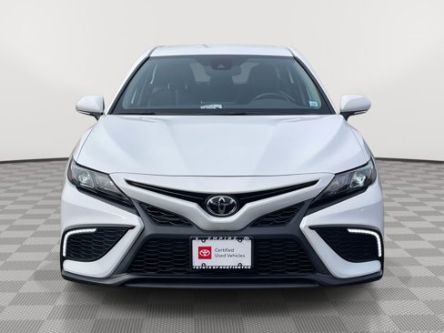 Used 2023 Toyota Camry SE image 2