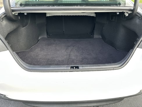 Certified 2022 Toyota Camry LE image 28