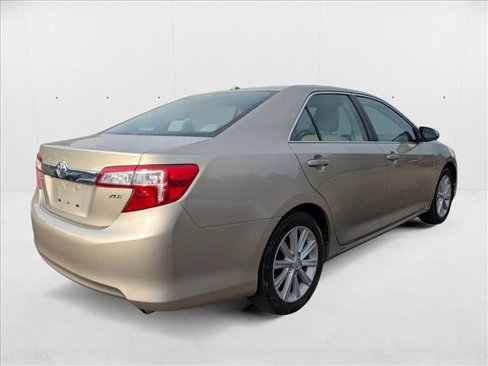 Used 2014 Toyota Camry XLE image 5