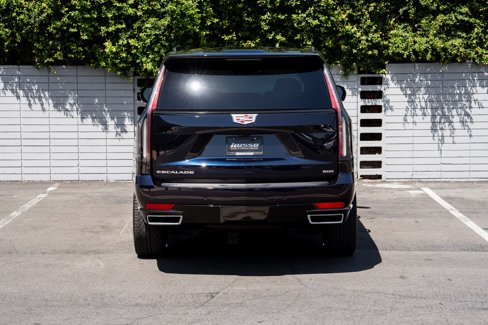 Used 2022 Cadillac Escalade ESV Premium Luxury image 4