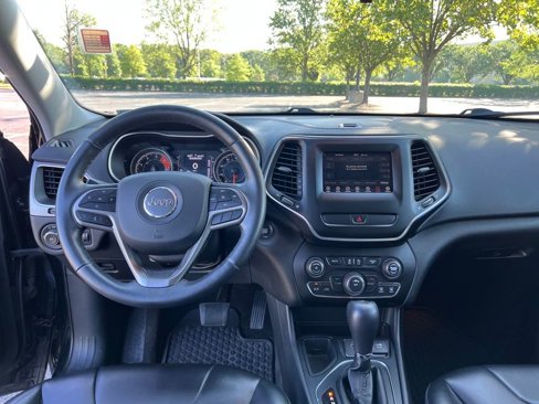 Used 2019 Jeep Cherokee Latitude Plus w/ Cold Weather Group image 20