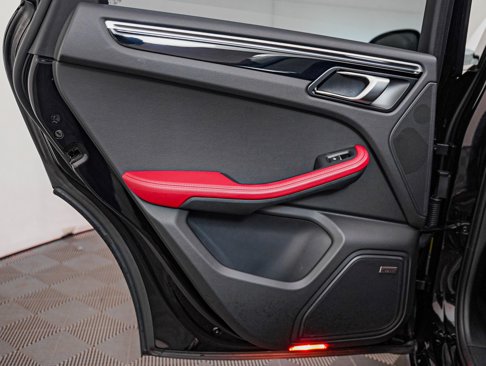 Certified 2024 Porsche Macan image 26