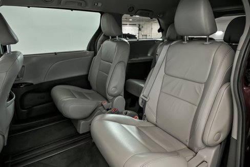 Used 2015 Toyota Sienna XLE image 14