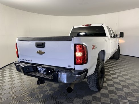 Used 2009 Chevrolet Silverado 3500 LTZ w/ Suspension Package, Off-Road image 3