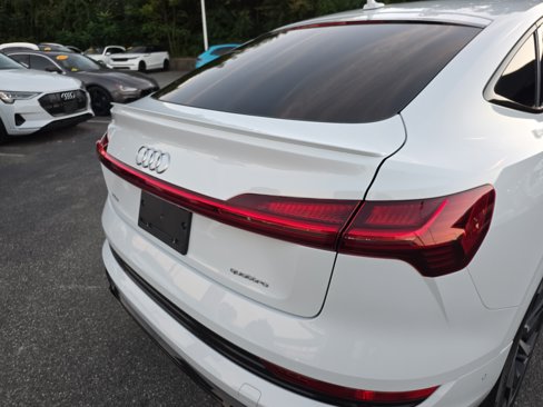 Used 2022 Audi e-tron Premium Plus w/ Premium Plus Package image 22