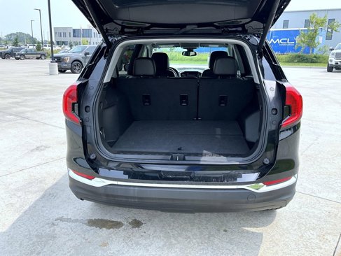 Used 2024 GMC Terrain SLT image 9