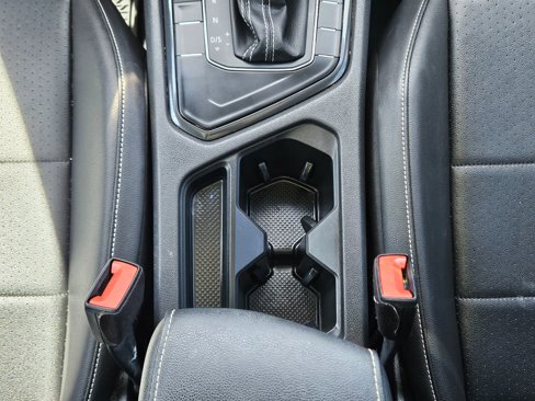 Used 2021 Volkswagen Tiguan SE w/ Panoramic Sunroof Package image 12