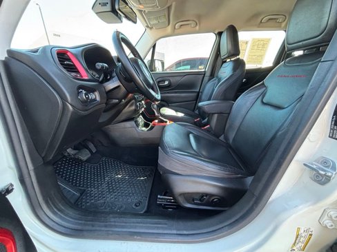 Used 2016 Jeep Renegade Trailhawk w/ Premium Trailhawk Package image 17