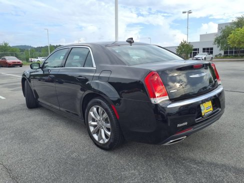 Used 2022 Chrysler 300 Touring image 4