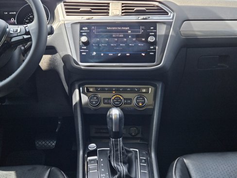 Used 2021 Volkswagen Tiguan SE w/ Panoramic Sunroof Package image 10