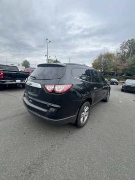 Used 2017 Chevrolet Traverse LT image 3