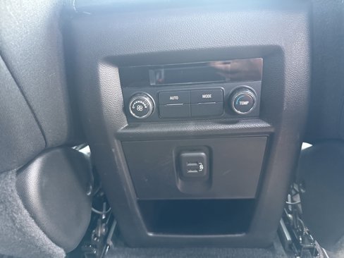 Used 2022 Chevrolet Traverse LT image 26
