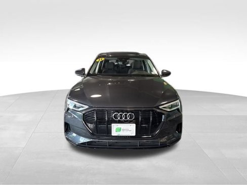 Used 2021 Audi e-tron Premium w/ Convenience Plus Package image 2