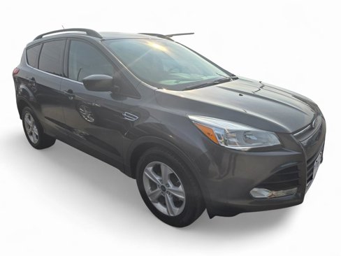 Used 2016 Ford Escape SE w/ Equipment Group 201A image 2