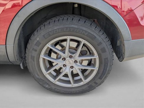 Used 2017 Ford Explorer XLT w/ Equipment Group 202A image 5
