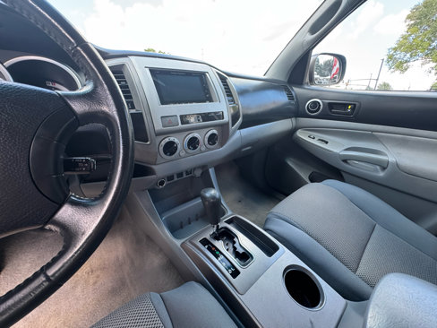 Used 2011 Toyota Tacoma PreRunner image 13