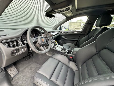 Used 2025 Porsche Macan image 4