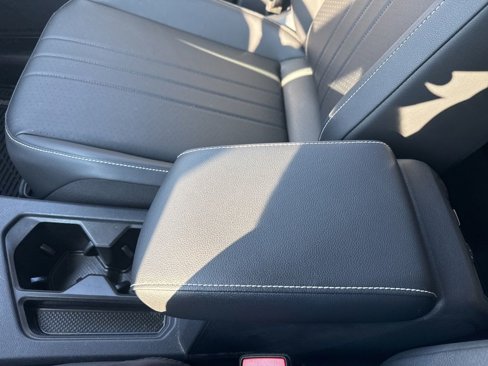 Used 2022 Volkswagen Tiguan SE image 46