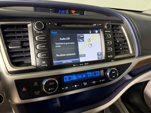 Used 2016 Toyota Highlander Limited image 18