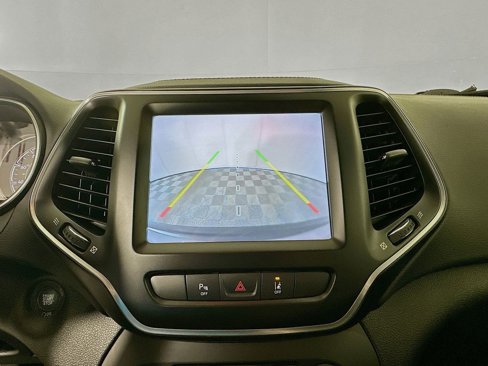 Used 2021 Jeep Cherokee Latitude Lux w/ Comfort/Convenience Group image 13