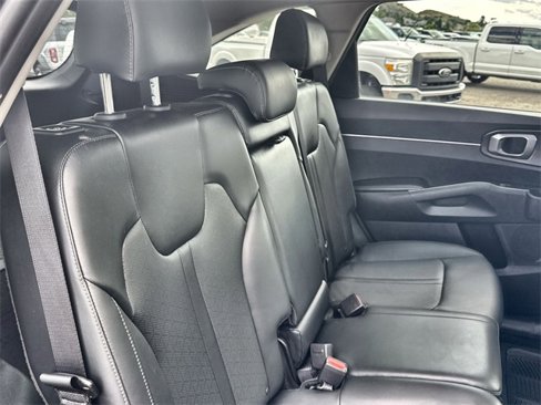Used 2021 Kia Sorento S image 21