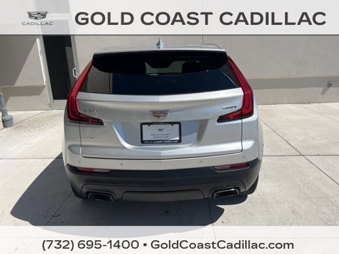Used 2020 Cadillac XT4 Luxury w/ Cold Weather Package image 3