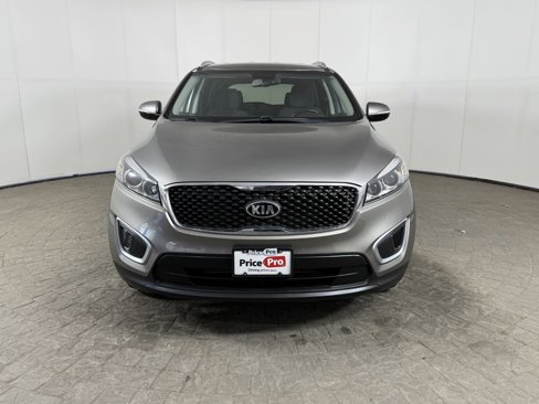 Used 2016 Kia Sorento LX w/ LX Convenience Package image 2
