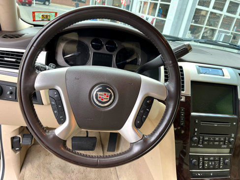 Used 2007 Cadillac Escalade AWD w/ Climate Package image 10