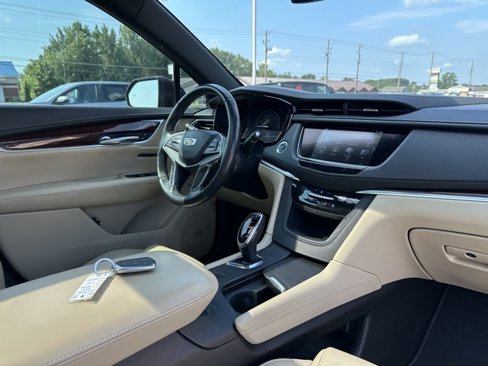 Used 2018 Cadillac XT5 Luxury w/ Driver Awareness Package image 9