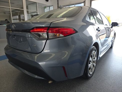 Used 2021 Toyota Corolla LE image 2
