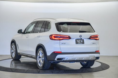 Certified 2022 BMW X5 sDrive40i w/ Parking Assistance Package image 2