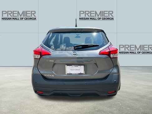Certified 2020 Nissan Kicks S image 6