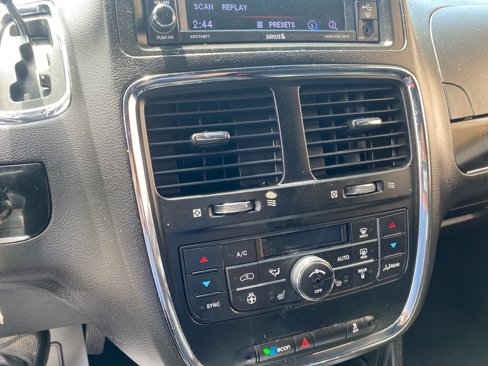 Used 2018 Dodge Grand Caravan SXT w/ Driver Convenience Group image 14
