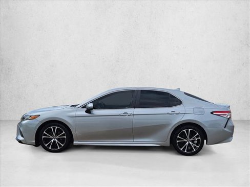 Used 2020 Toyota Camry SE image 8