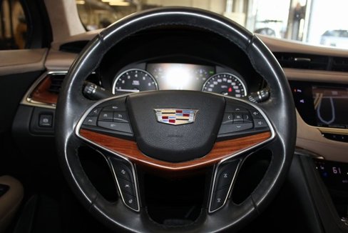 Used 2017 Cadillac XT5 Platinum w/ Driver Assist Package image 18