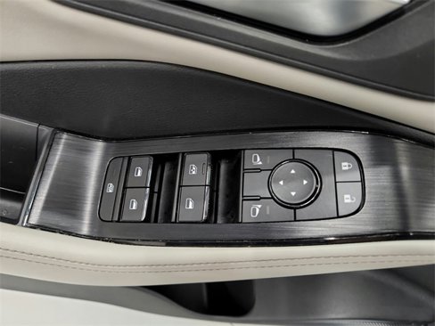 Used 2024 Nissan Rogue SV image 29