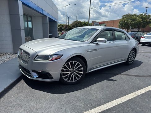 Used 2017 Lincoln Continental Select image 1
