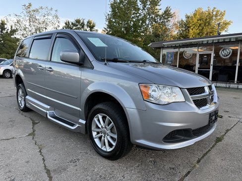 Used 2015 Dodge Grand Caravan SXT w/ UConnect Hands-Free Group image 3