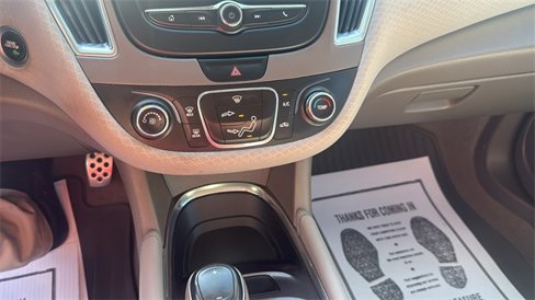 Used 2017 Chevrolet Malibu LT image 20