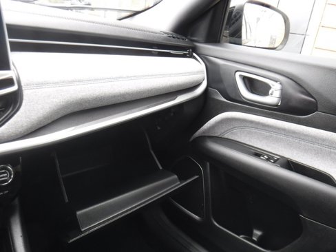 Used 2023 Jeep Compass Sport image 29