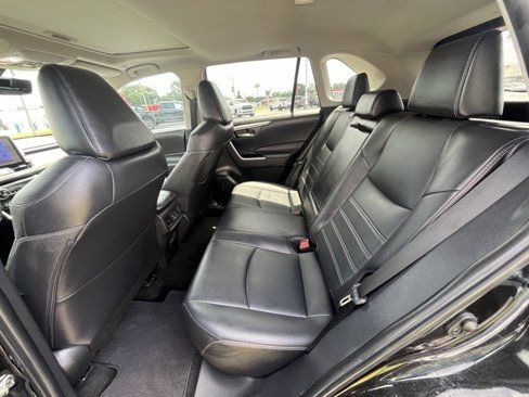Used 2023 Toyota RAV4 XLE Premium image 9