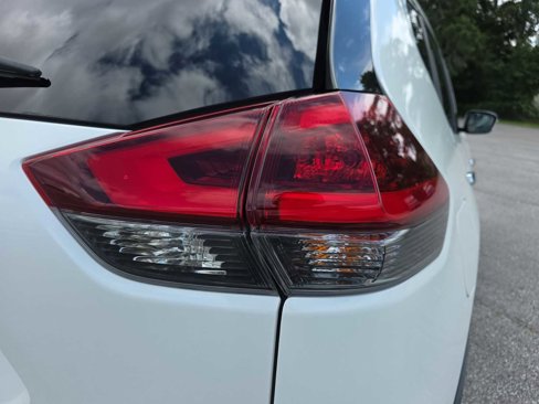 Used 2019 Nissan Rogue SV image 12