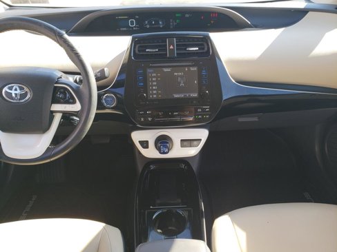 Used 2017 Toyota Prius image 2