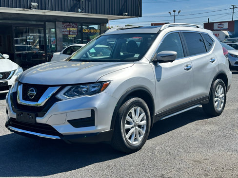 Used 2018 Nissan Rogue SV w/ Sun & Sound Touring Package image 3