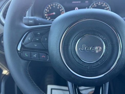 Certified 2021 Jeep Renegade Latitude image 31